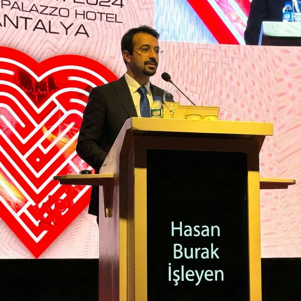 Dr. Öğretim Görevlisi Hasan Burak İşleyen kongre sunumunda